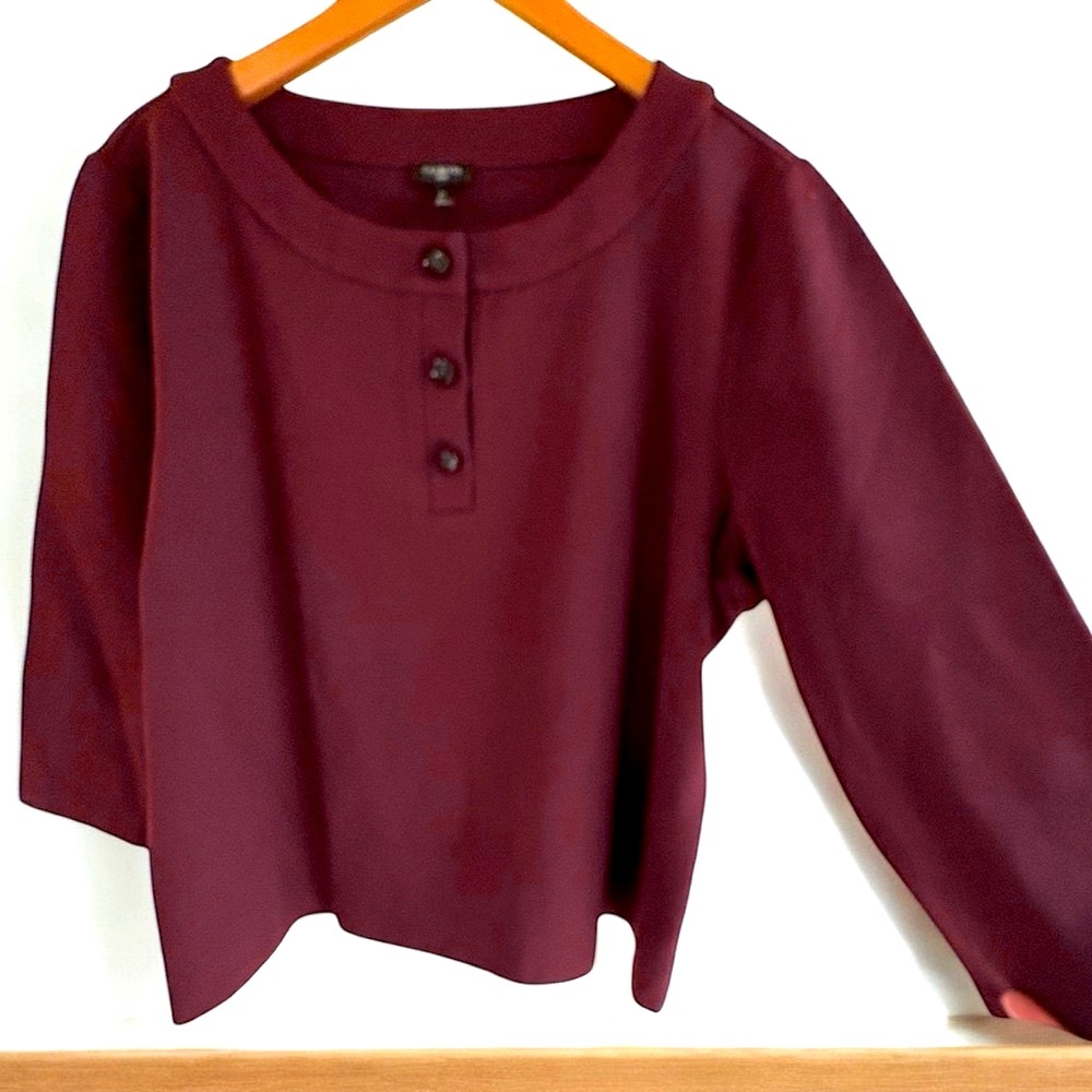 Talbots-2X women’s pointe knit burgundy w/black rhinestone buttons. Pretty! EUC!